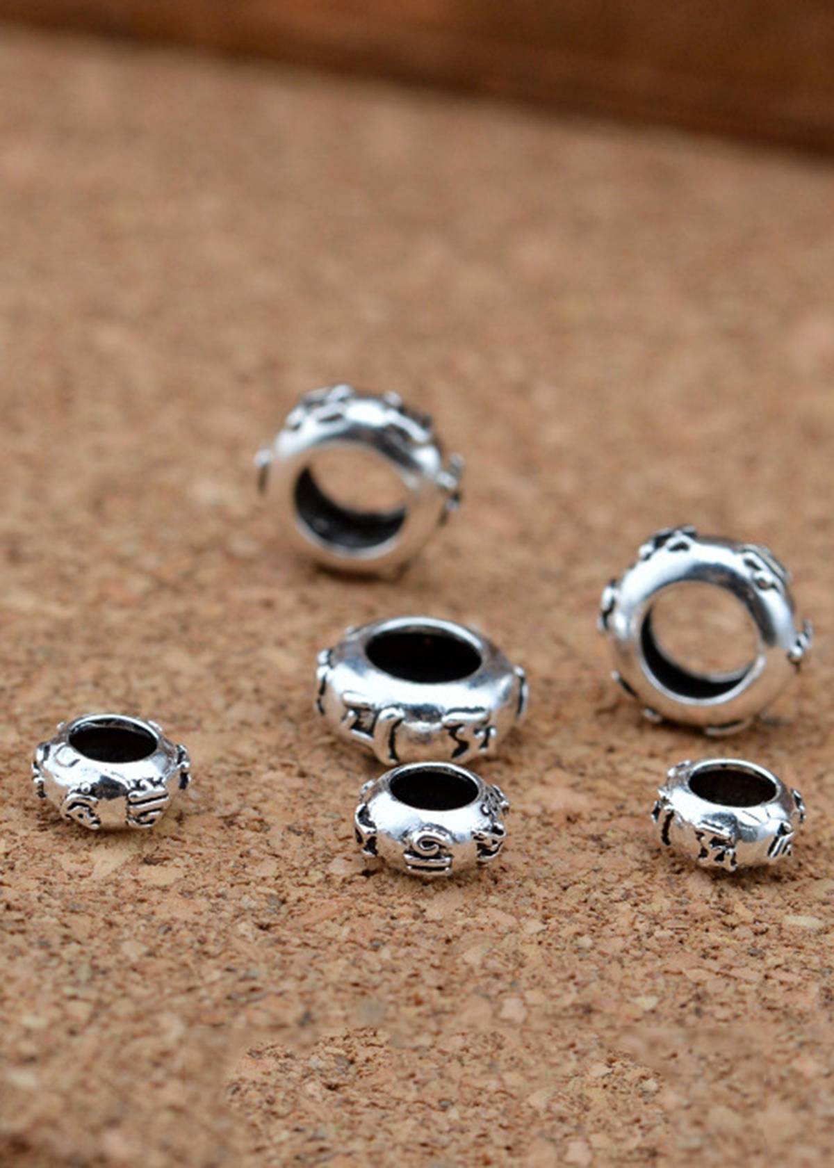 Combo 4 cái charm bạc chặn hạt họa tiết lục tự minh chú chữ nổi - Ngọc Quý Gemstones
