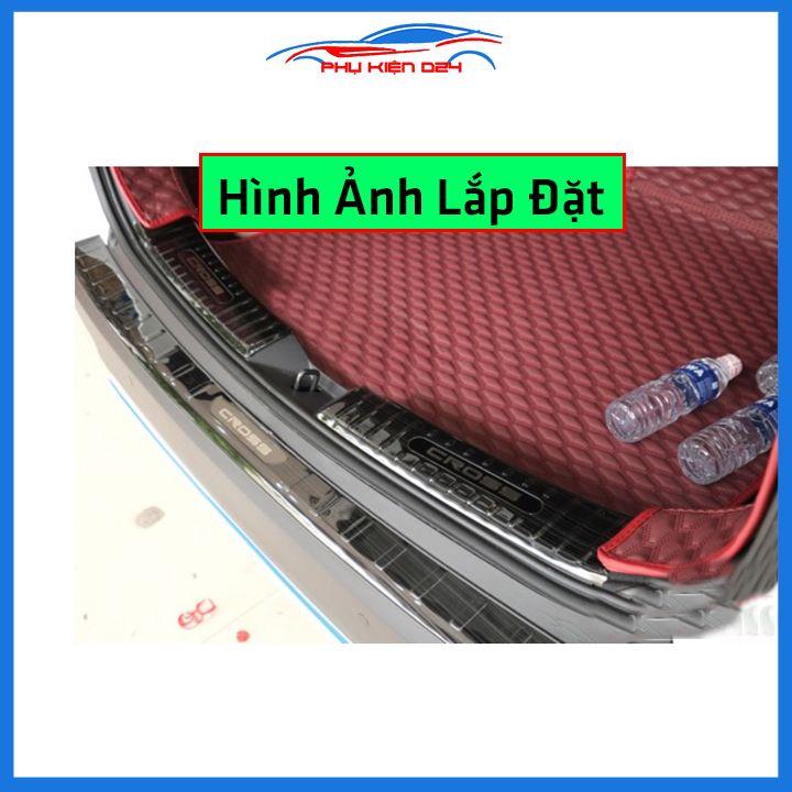 Ốp chống trầy cốp Corolla Cross 2020-2021-2022 thép không gỉ vân Cacbon bảo vệ xe chống va đập