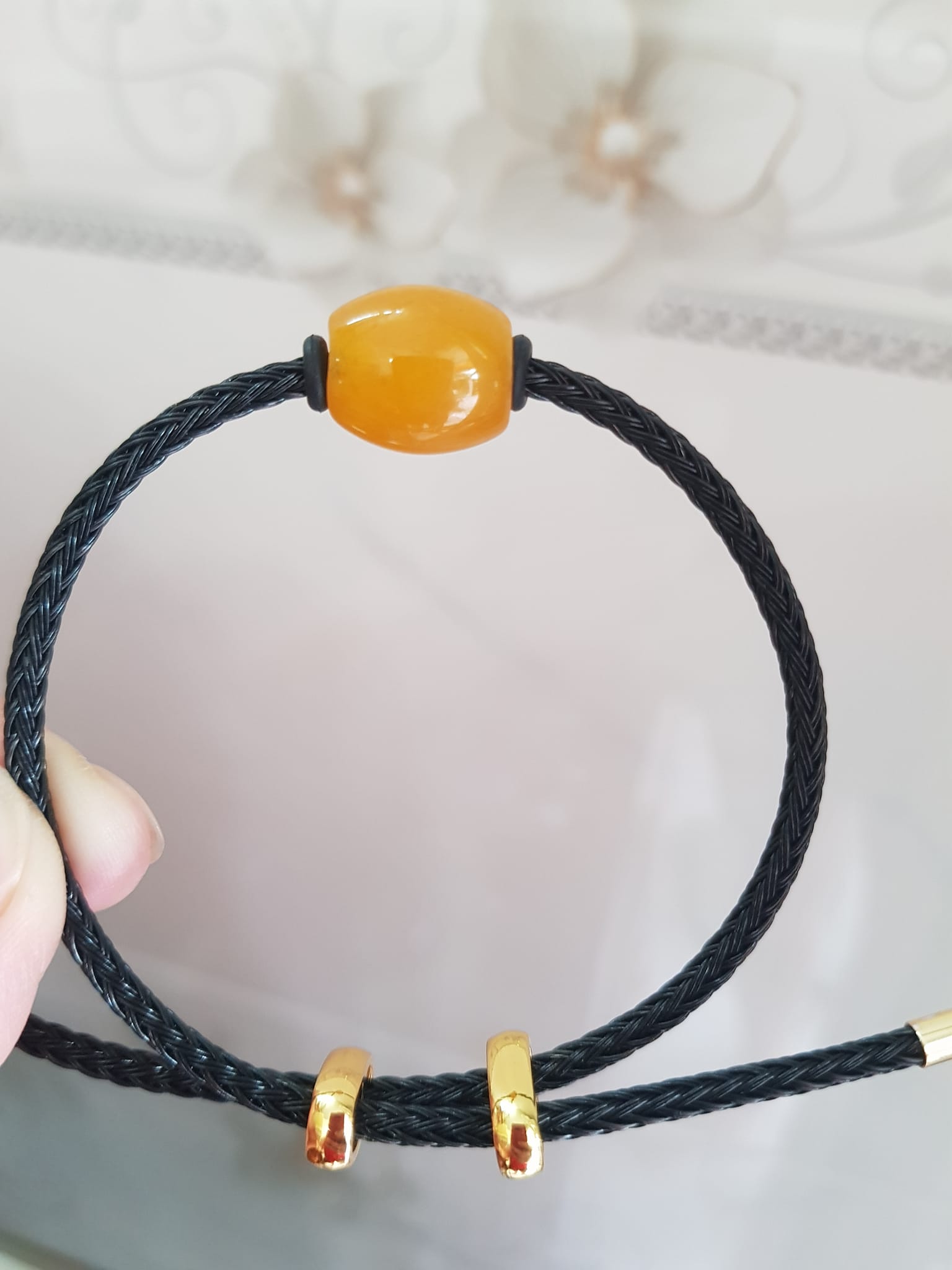 Vòng tay lu thống phối hạt lu đá mã não vàng anh đẹp với dây đen kiểu rút nữ mệnh thổ mệnh kim và mệnh thủy đeo may mắn hợp ạ