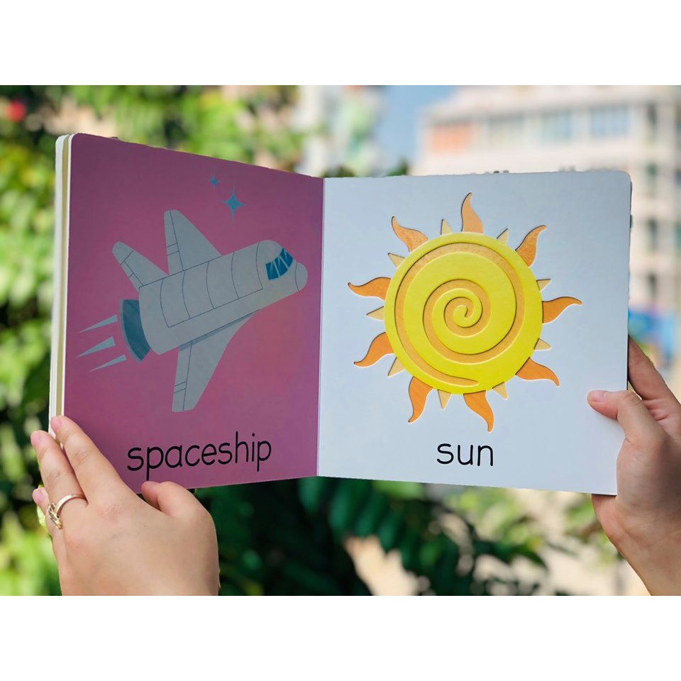 Sách: Touch &amp; Feel Board Book Space - Sách dạy bé về vũ trụ