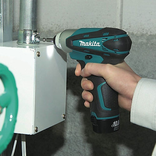 MÁY BẮT VÍT MAKITA TD090DWE