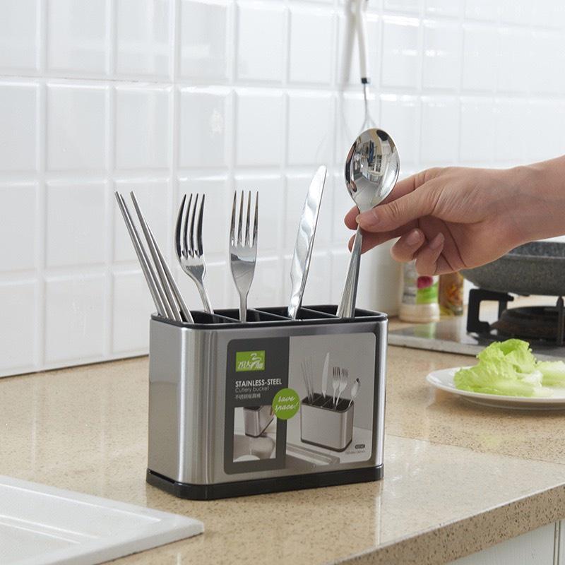 Hộp Nhựa 4 Ngăn Đựng Dao - Muỗng - Nĩa Để Bàn Ăn Bọc Thép Không Gỉ