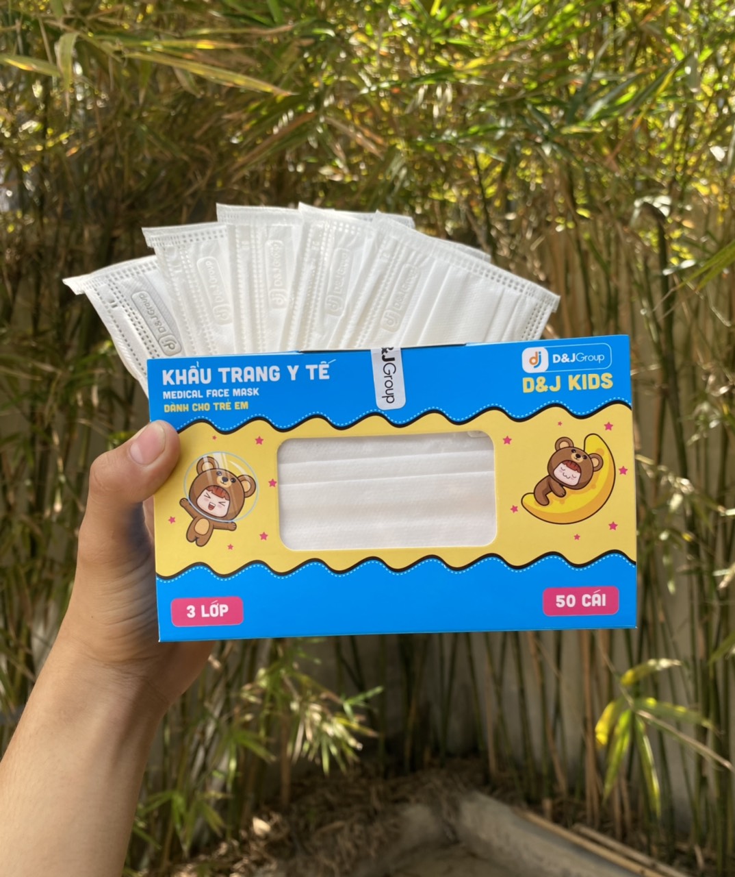 - khẩu trang y tế trẻ em kháng khuẩn 3 lớp D&J Kid