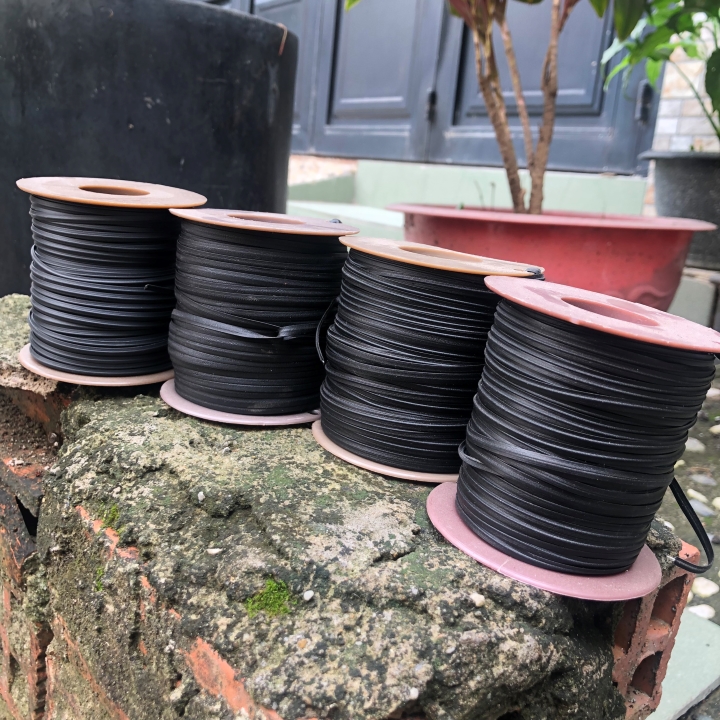 Dây kẽm bọc nhựa đen buộc lan, cây cảnh cuộn 200g