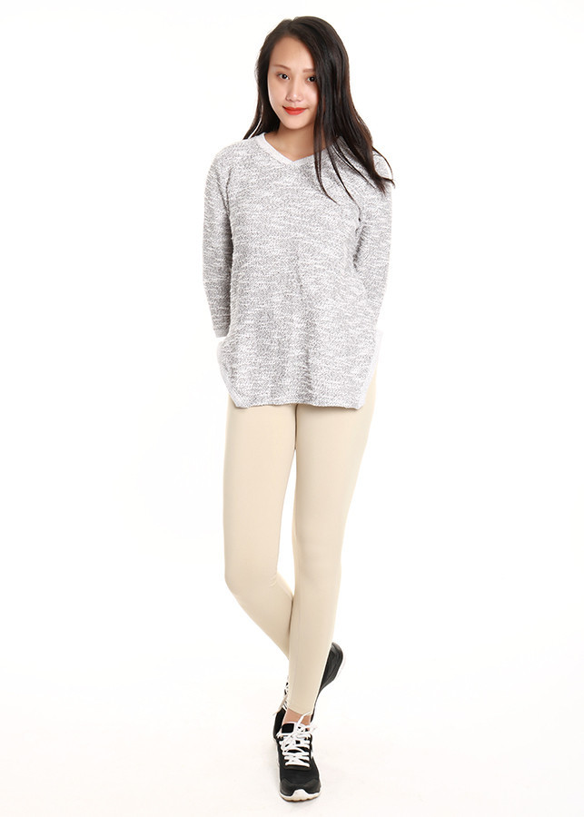 Quần bó nữ Narsis P7068 màu vàng, sử dụng chất liệu Poly Rayon SP 8% cao cấp, chất vải mềm mịn mát lì, độ dày vừa phải, sản phẩm được sản xuất tại Việt Nam bởi thương hiệu thời trang nổi tiếng Narsis
