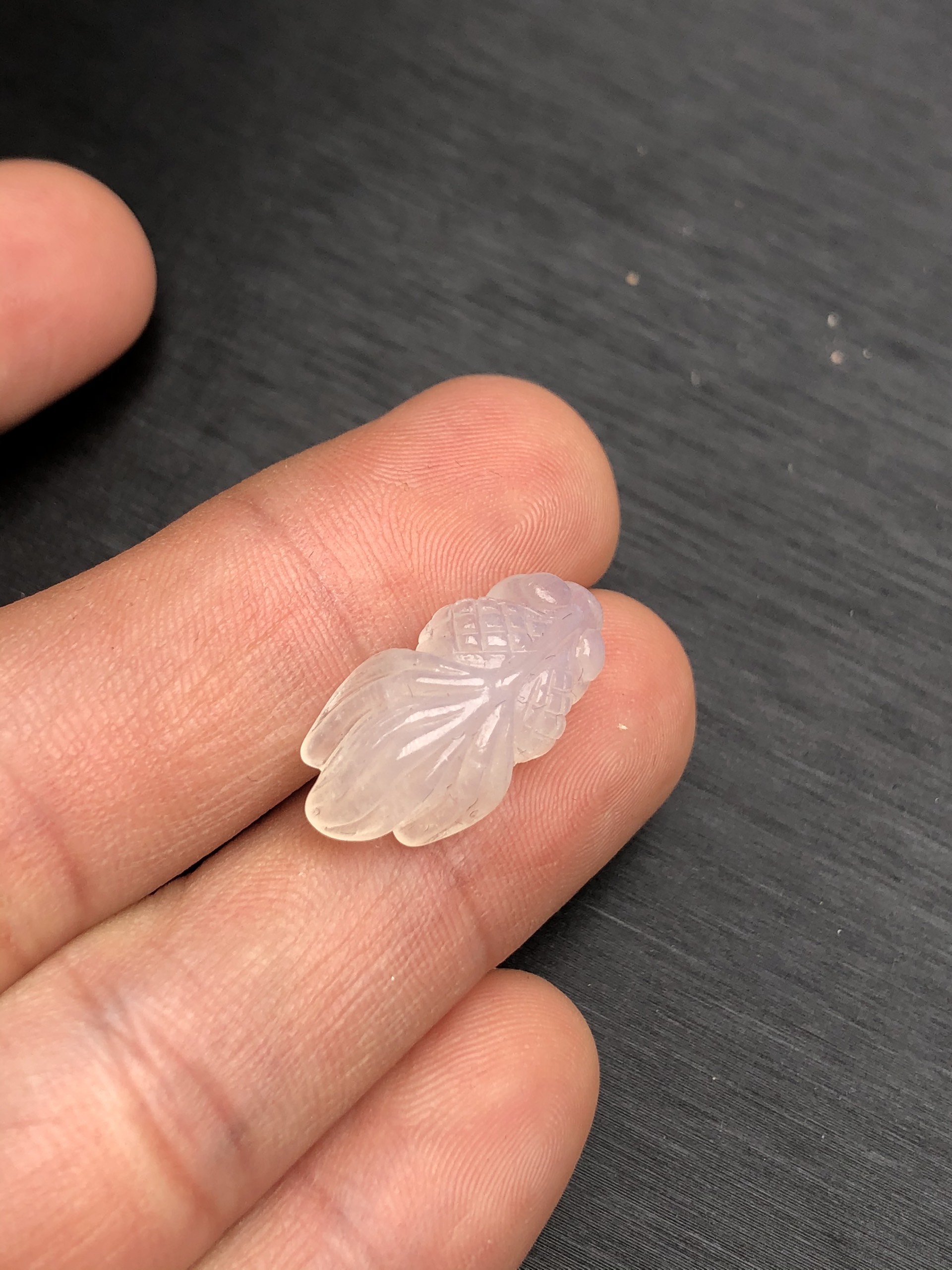 Cá chép đá mặt trăng có thể làm mặt dây hoặc mix vòng