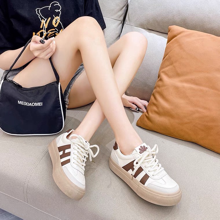 Giày Thể Thao Nữ Hàng Đẹp QC Siêu Nhẹ Thời Trang Cá Tính D414