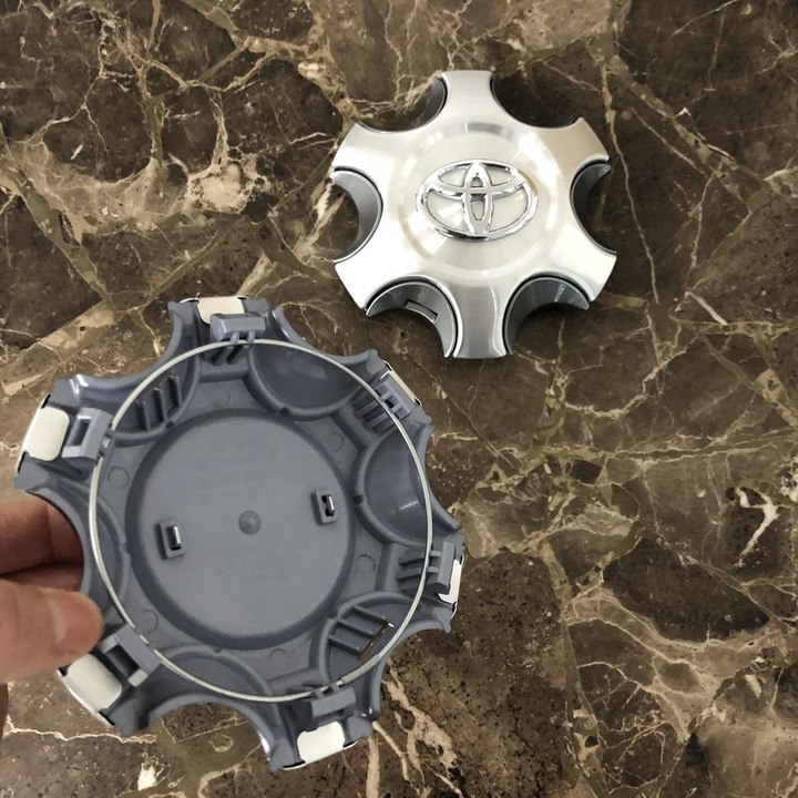 01 chiếc Logo chụp mâm, ốp lazang bánh xe ô tô Toyota Fortuner 2017-2021 mã TY-052