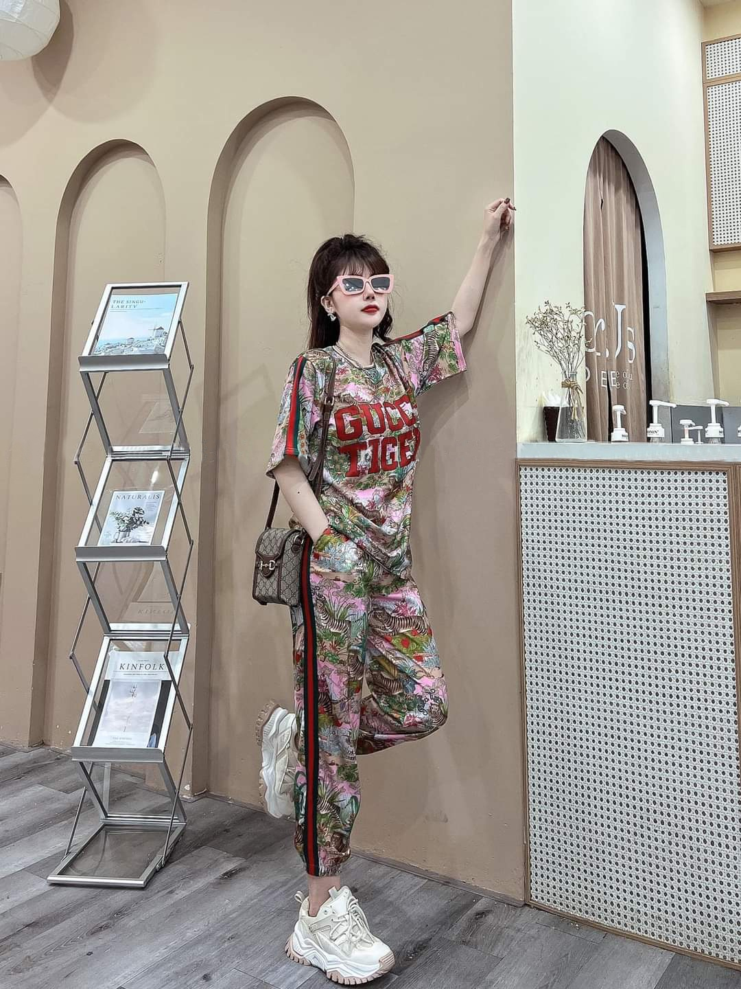 Đồ bộ thun cotton form rộng họa tiết hoa lá phối chữ