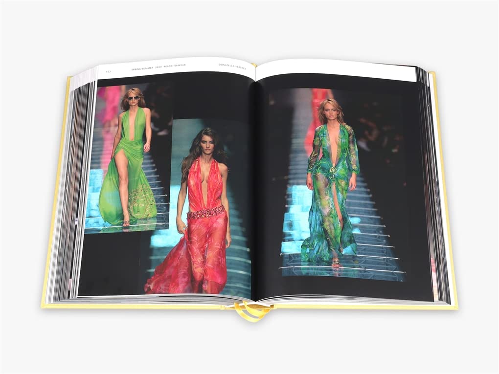 Artbook - Sách Tiếng Anh - Versace Catwalk