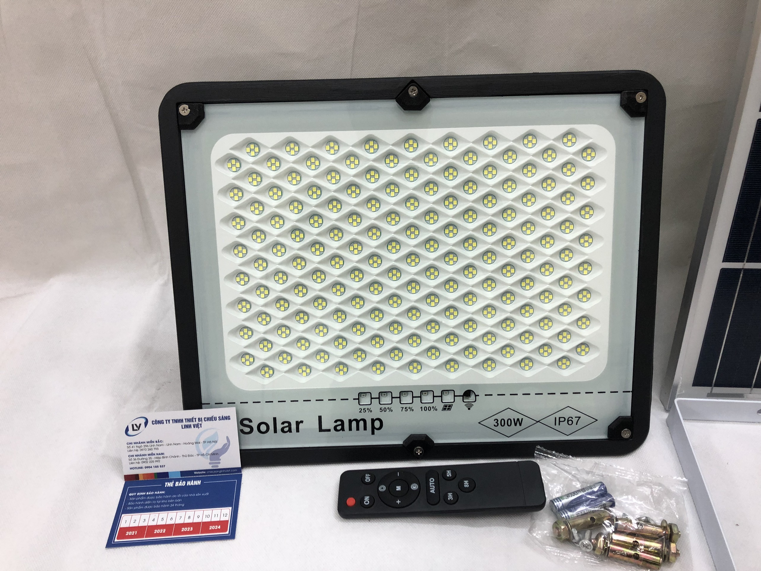Đèn Năng Lượng Mặt Trời 300W - Tiêu Chuẩn IP67 Chống Thấm Nước, Kiểu Ánh Sao Chống Chói, Có Remote