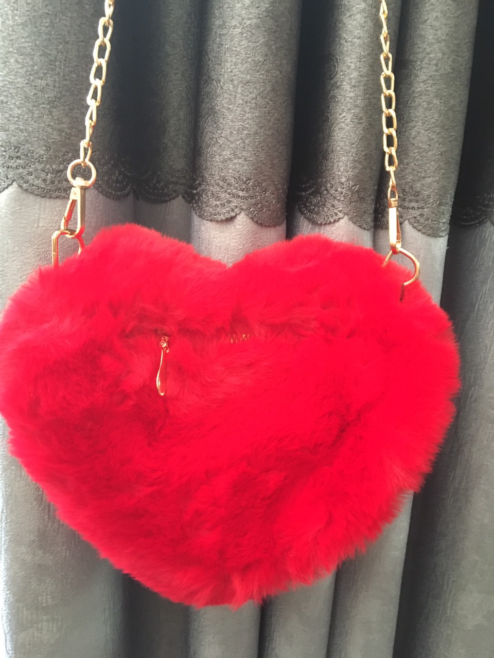 Túi xách lông hình trái tim