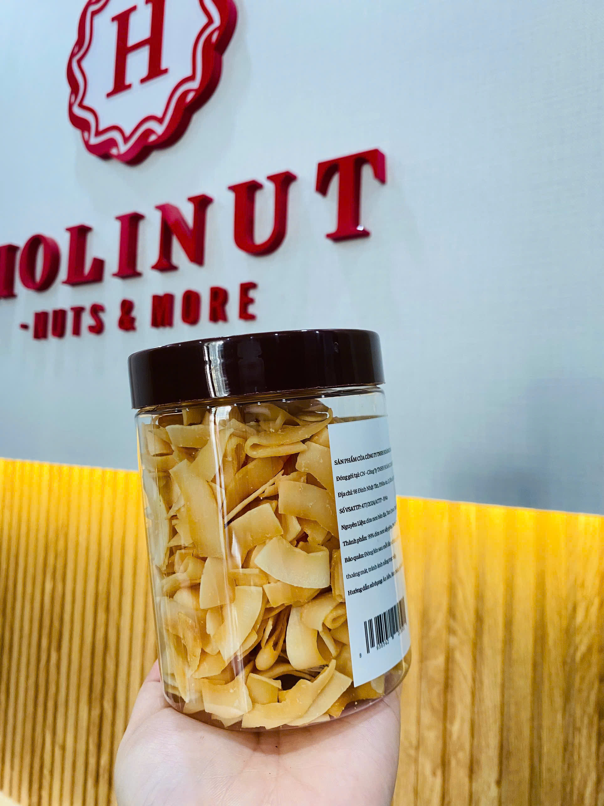 DỪA NON SẤY GIÒN - Coconut chips/ Thương hiệu HOLINUT