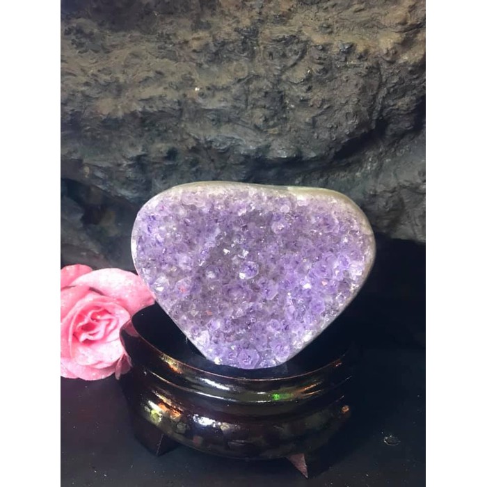 Miếng Đá Thạch Anh Tím Trái Tim Nhỏ đế gỗ Tự Nhiên Kt Cao 12cm N11cm S9cm Anh Chị Đặt Bàn Làm Việc Bàn Thờ Thần Tài May Mắn Thu Hút Tài Lộc ạ