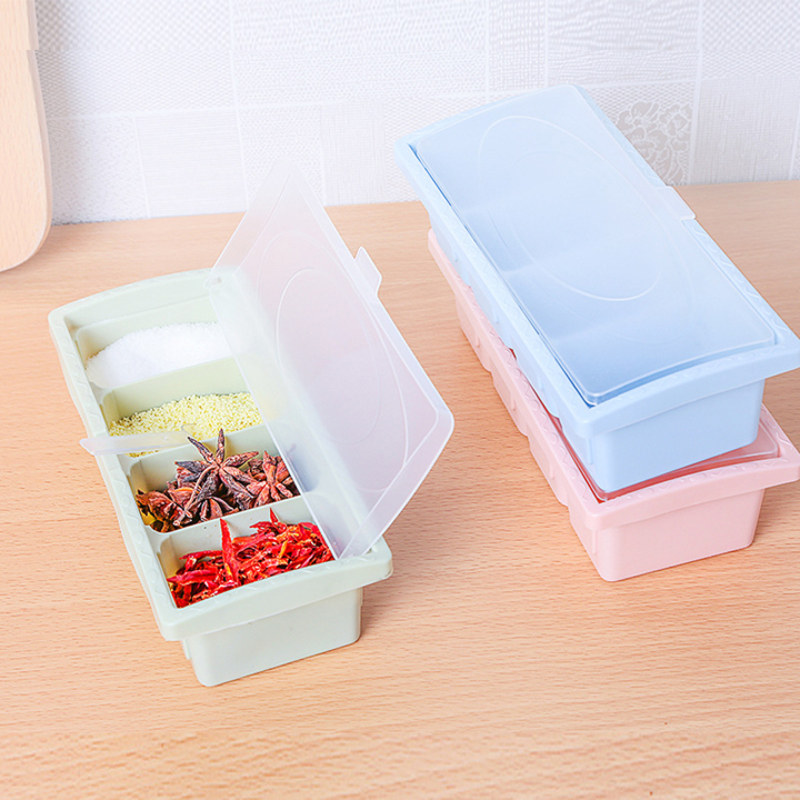 Hộp đựng gia vị 4 ngăn kèm muỗng nhựa AS PP an toàn sức khỏe - Giao màu ngẫu nhiên