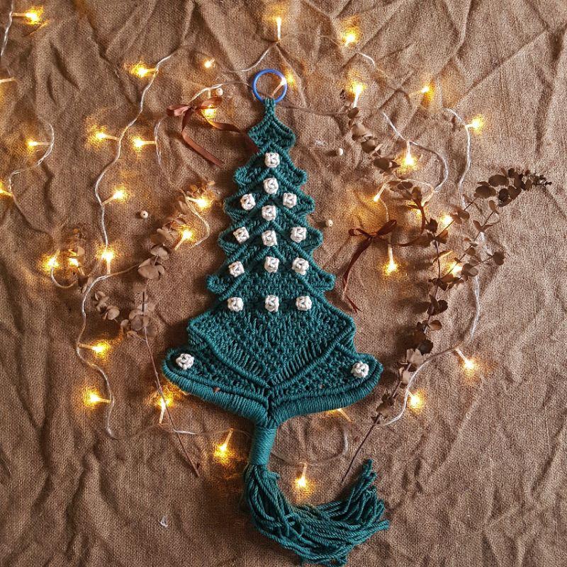 Cây thông giáng sinh macrame trang trí tường