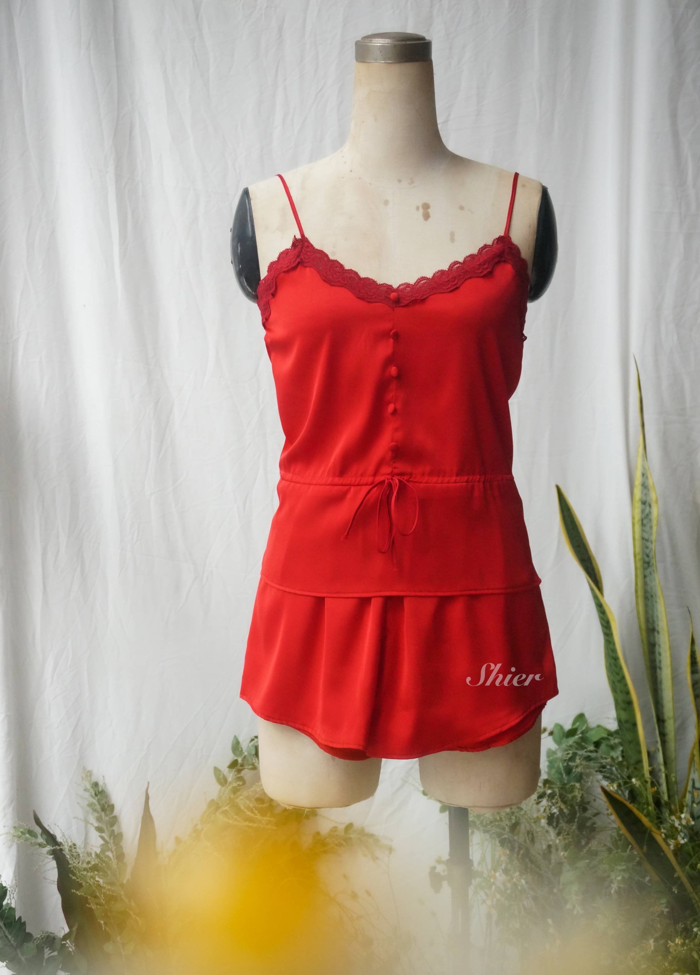 Đồ Bộ Lụa Ngắn Daisy, Bộ Quần Áo Ngủ Ngắn Quần Short Mix Kèm Áo 2 Dây Chất Lụa Mát Mịn Đồ Ngủ Mặc Nhà Chít Eo Phối Ren Nhấn Viền Ngực Tinh Tế