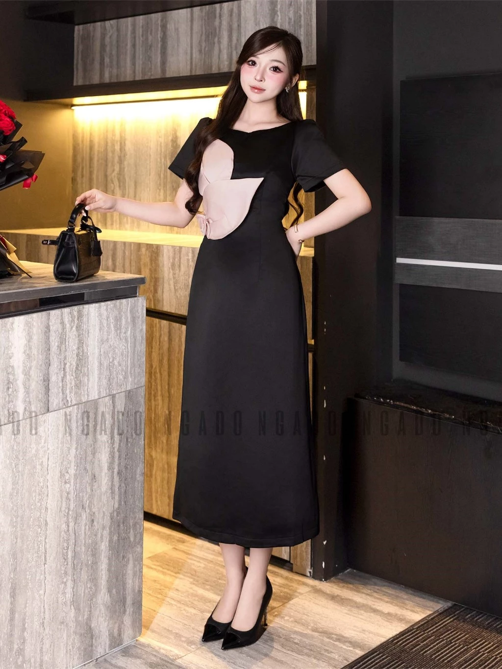 Đầm đen cổ thuyền phối hoa NGADO , đầm dự tiệc , đầm bút chì