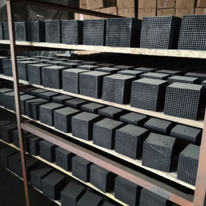 Than Hoạt Tính Chuyên lọc Nước cho hồ cá, Khử Mùi, Lọc Không Khí loại 10x10x5