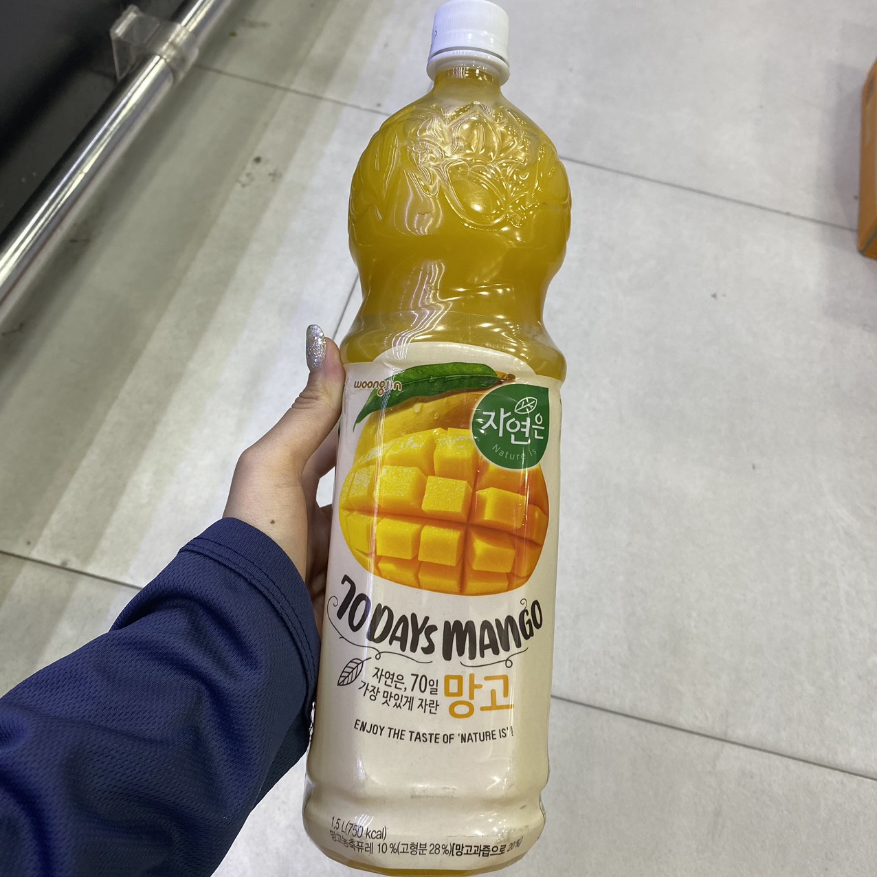 Nước Xoài Tự Nhiên Woongjin Hàn Quốc Chai 1.5L / 웅진) 자연은 망고 1.5L
