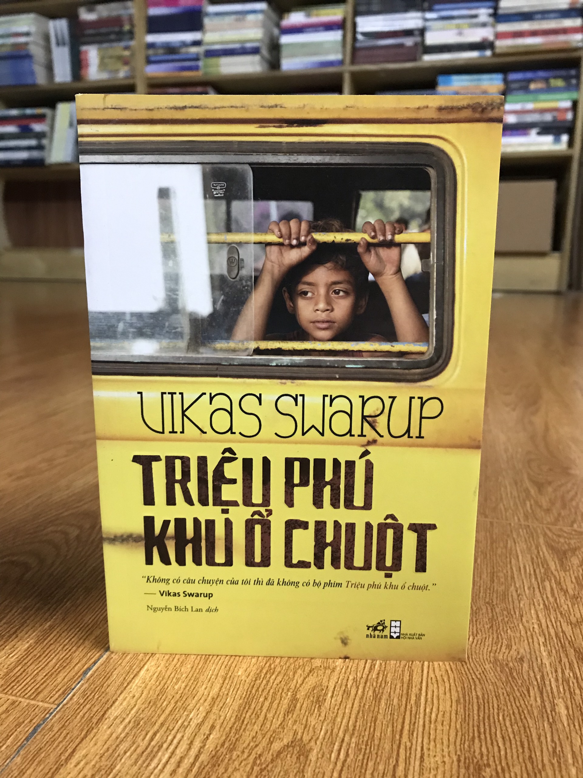 Combo sách văn học: Triệu Phú Khu Ổ Chuột + Tưởng Tượng Và Dấu Vết