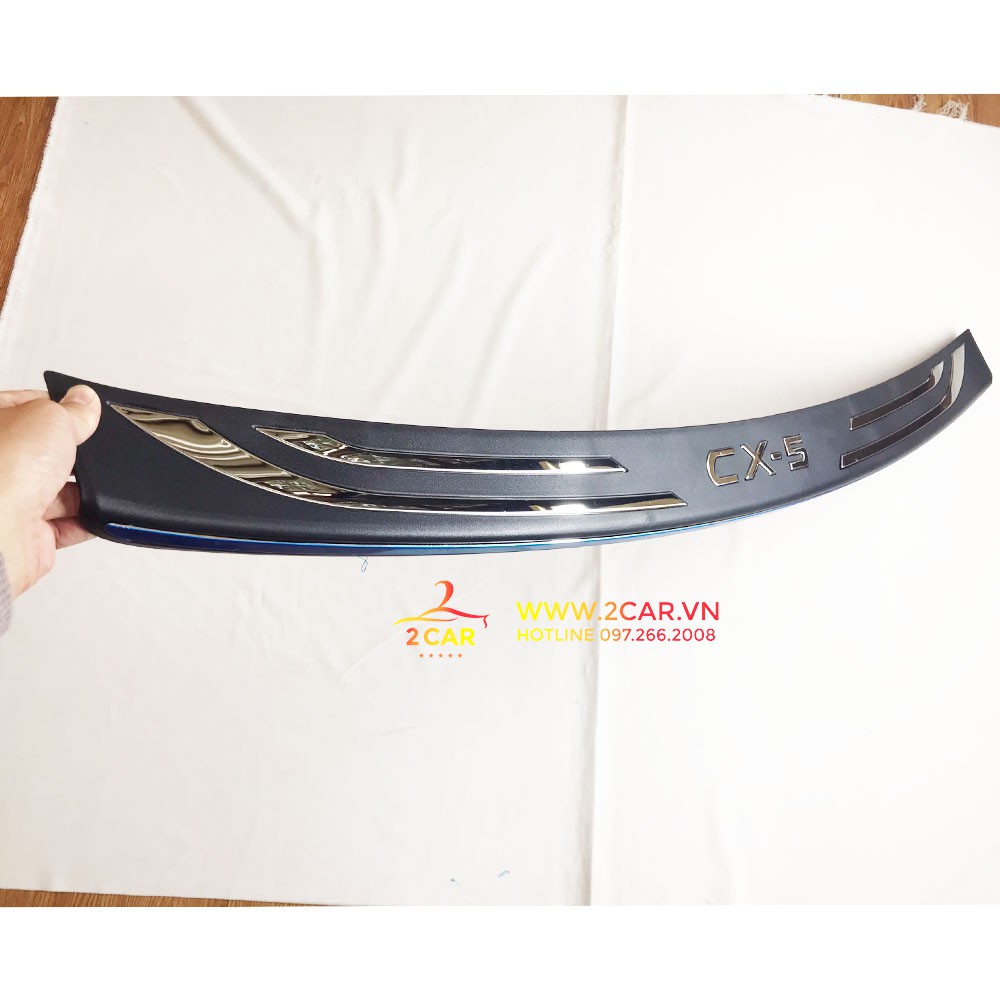 Ốp chống trầy cốp ngoài xe Mazda Cx5 2018- 2022, loại nhựa 3D cao cấp