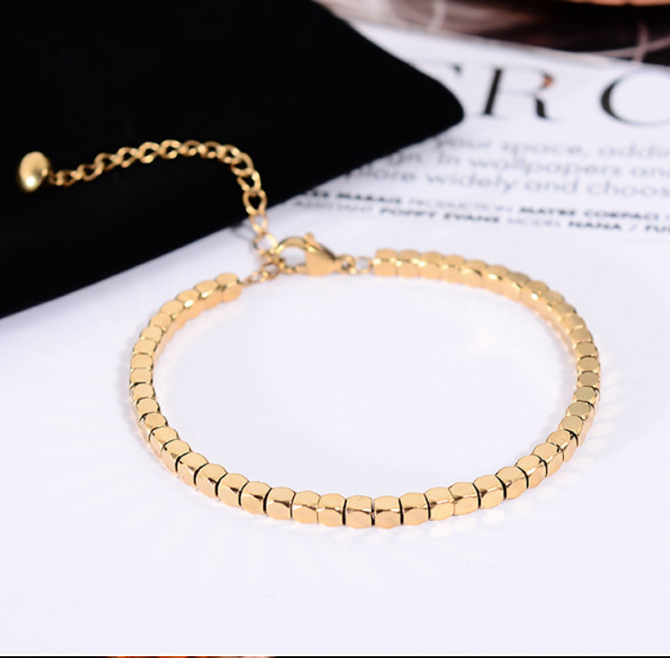 Lắc Tay Hạt Vuông Nhỏ Titan Ko Đen TT 4236