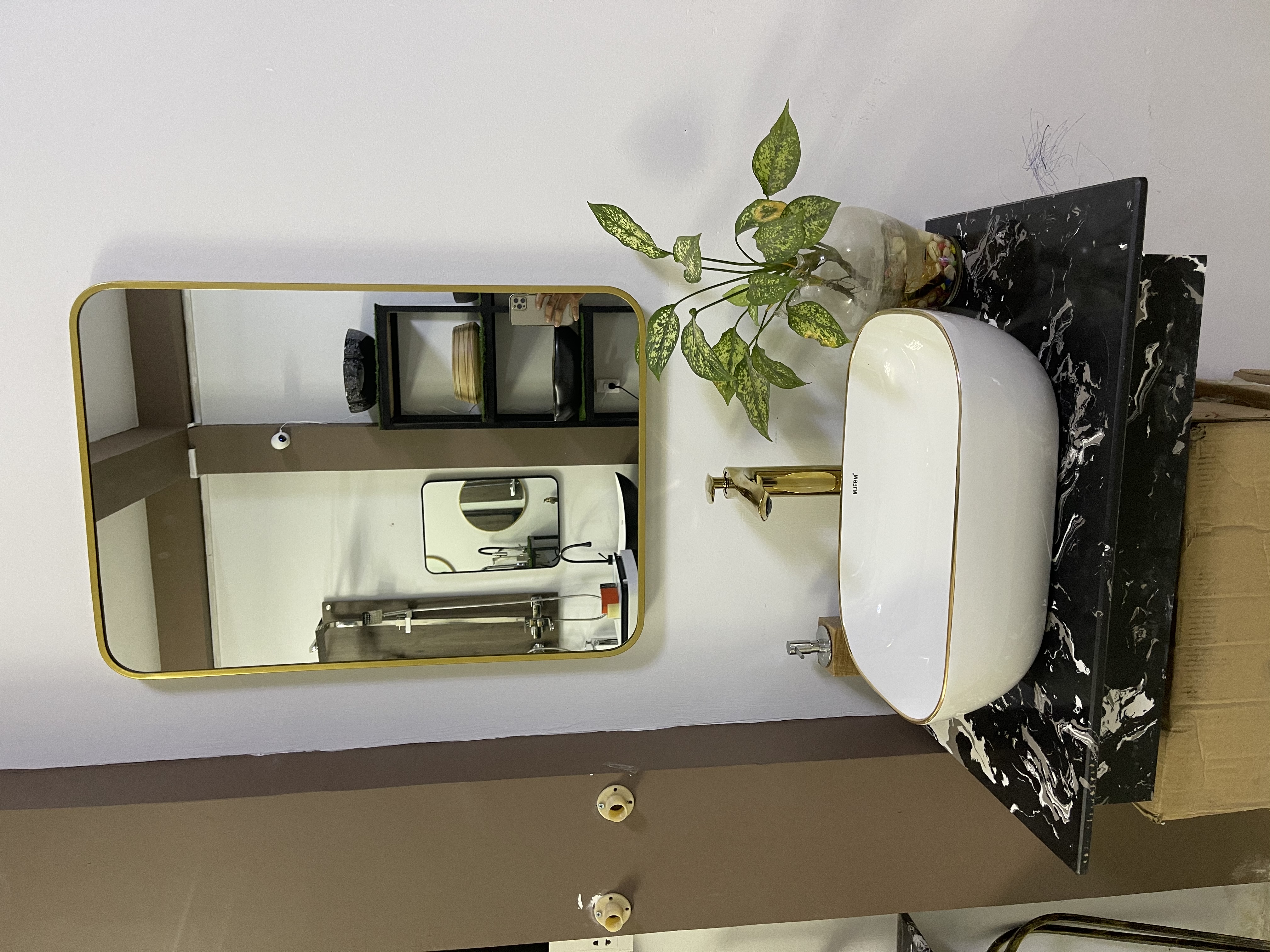 Lavabo đặt bàn viền vàng ( sale xả hàng )