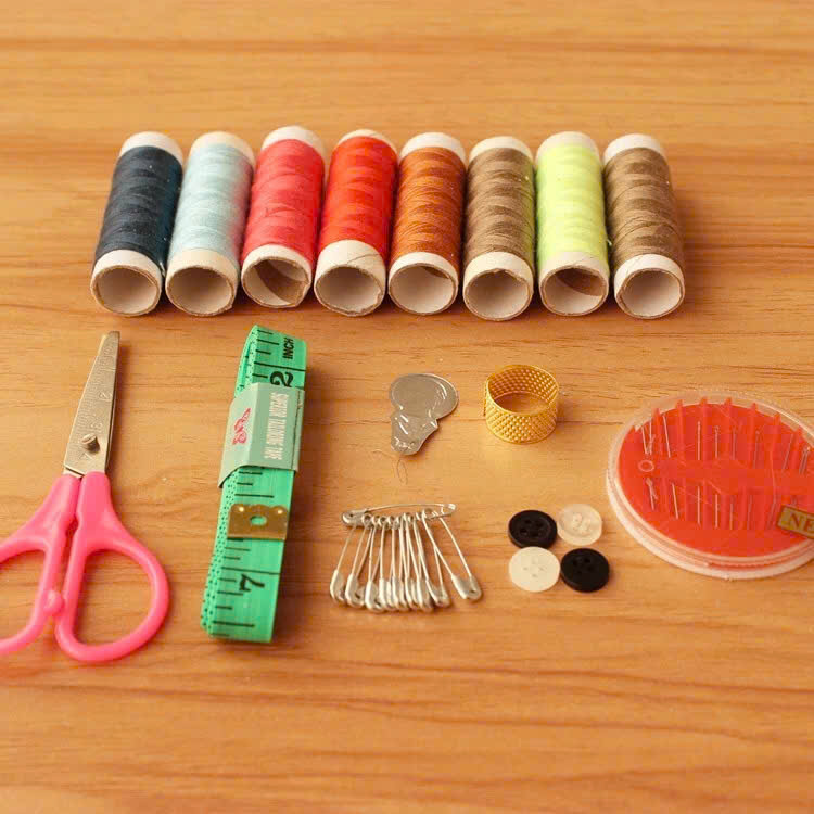 Bộ kim chỉ may vá 15 chi tiết Cicico K235, có hộp đựng kim chỉ nhỏ gọn, đầy đủ dụng cụ may vá