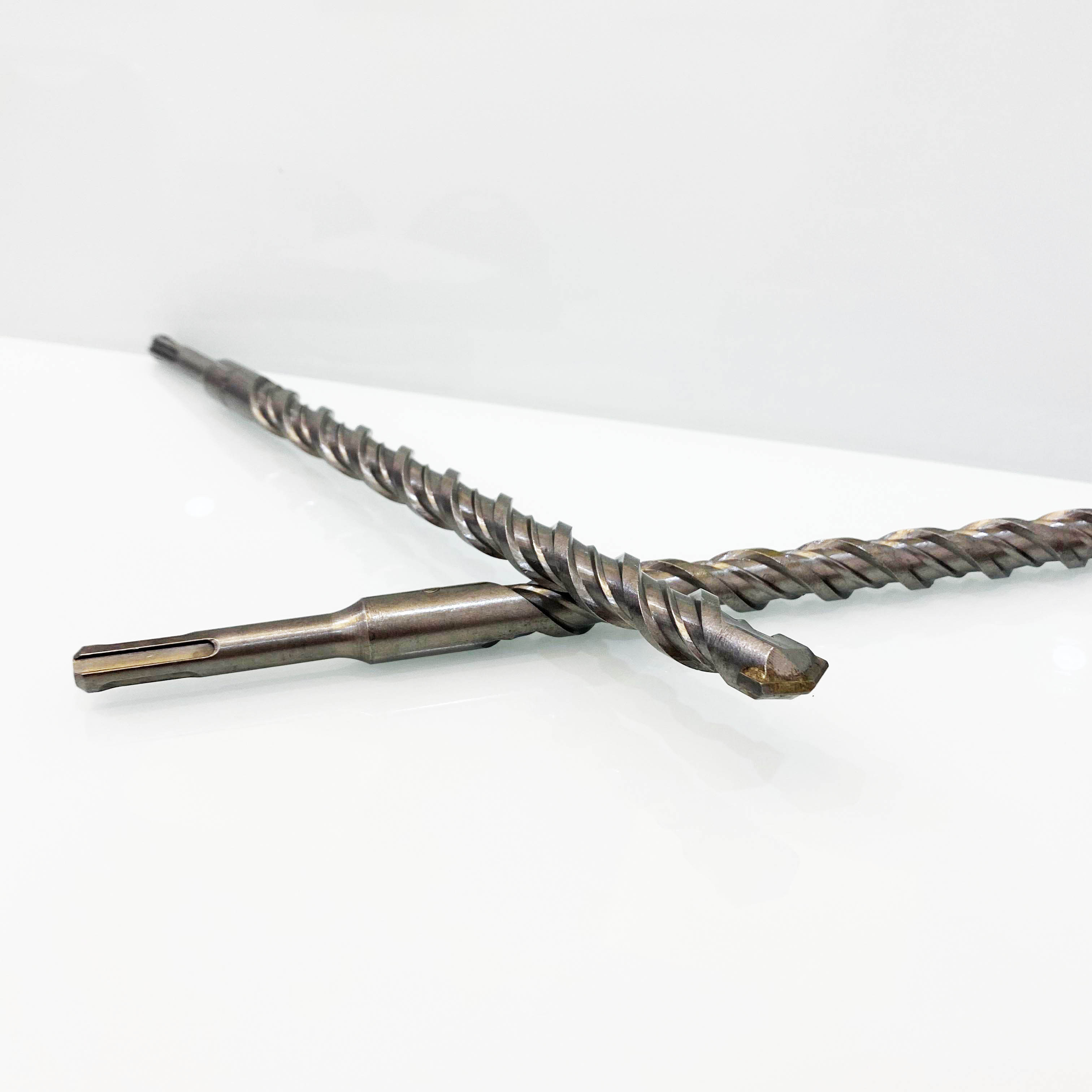 MŨI KHOAN BÊ TÔNG SDS ĐƯỜNG KÍNH PHI Ø18 DÀI 310MM XUYÊN TƯỜNG ĐẦU DẸT KYNKO MKBTXT-18310D