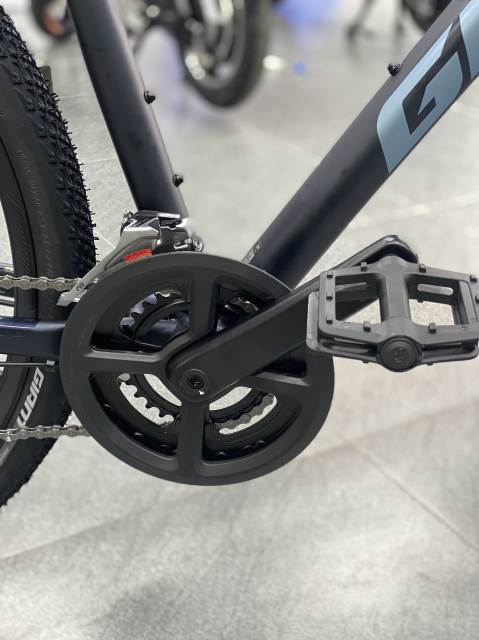 Xe Đạp Thể Thao Địa Hình MTB GIANT Roam 3 Disc – Phanh Đĩa, Bánh 700C – 2023