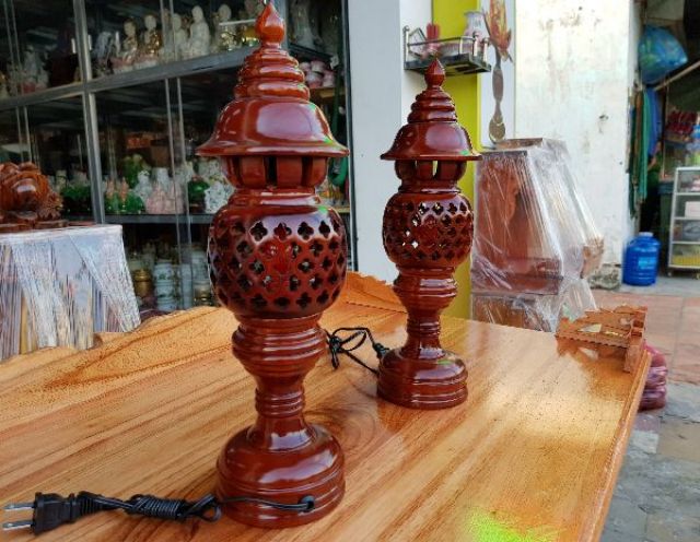 Cặp đèn thờ gỗ tràm bông vàng cao 41 cm