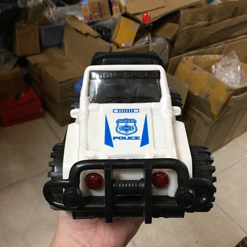 Mô hình Jeep pin thường có nhạc và đèn
