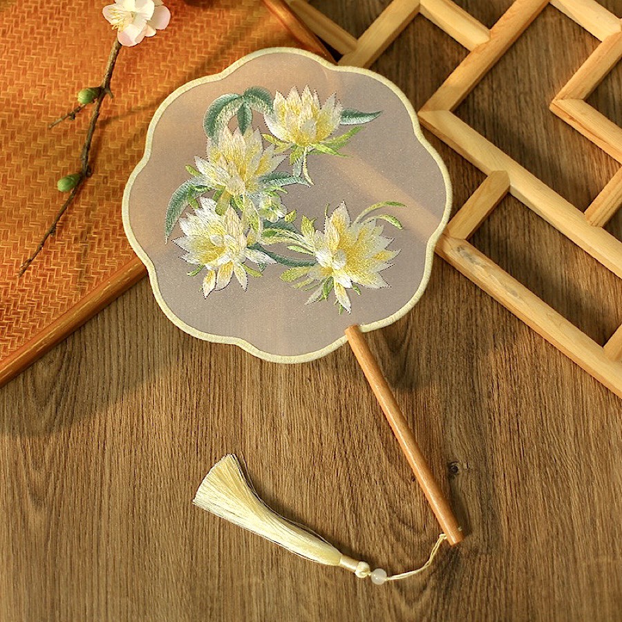 QUẠT CỔ TRANG THÊU HOA QUỲNH 2 MẶT