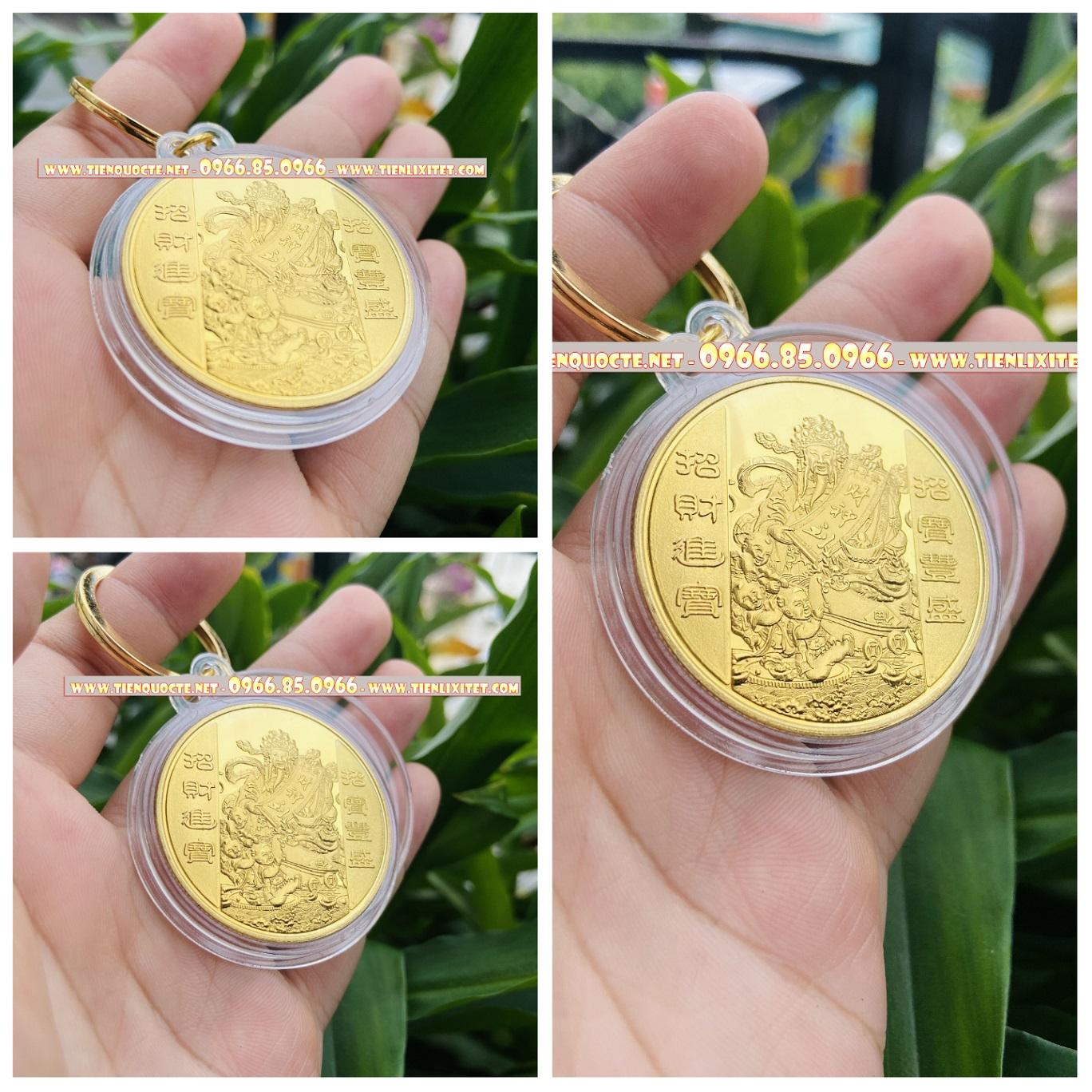 Quà tết sang trọng lì xì Móc khóa Đồng xu phong thủy hình Thần Tài Niken mạ vàng kèm hồng bao LGLSC000057