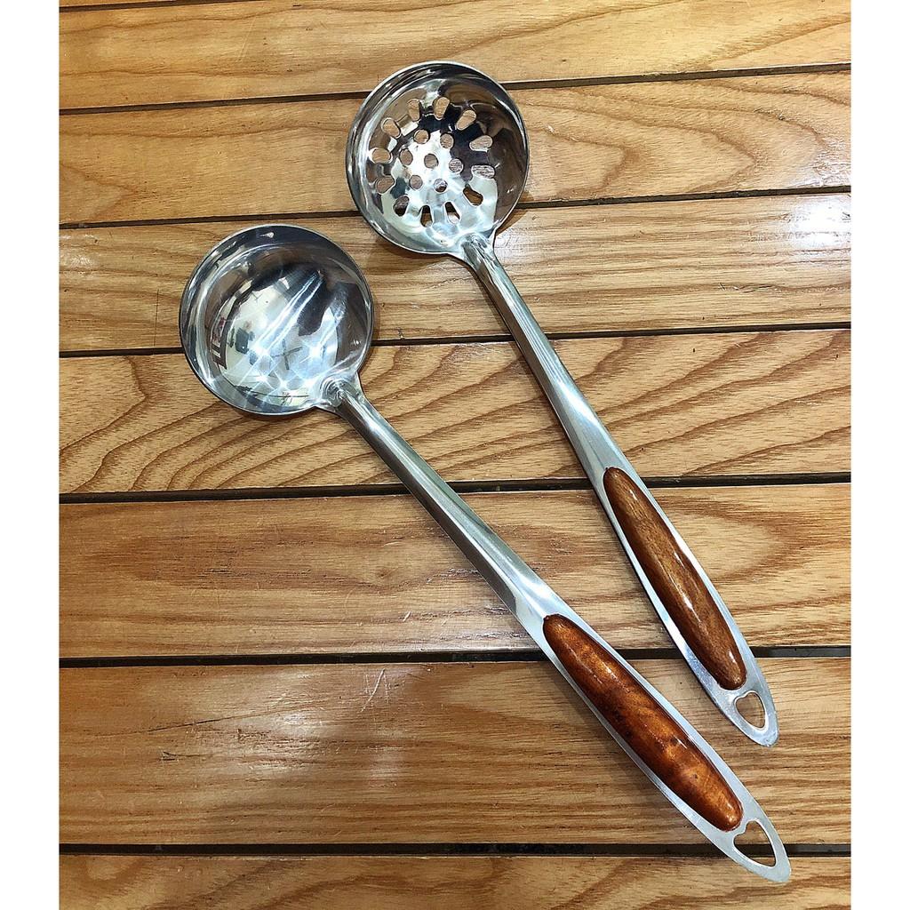 Muôi Múc Canh Inox Đẹp Cán Vân Gỗ Sâu Size Tiện Lợi Khi Dùng Gia Đình, Inox Dày Dặn Sáng Bóng Loại 1