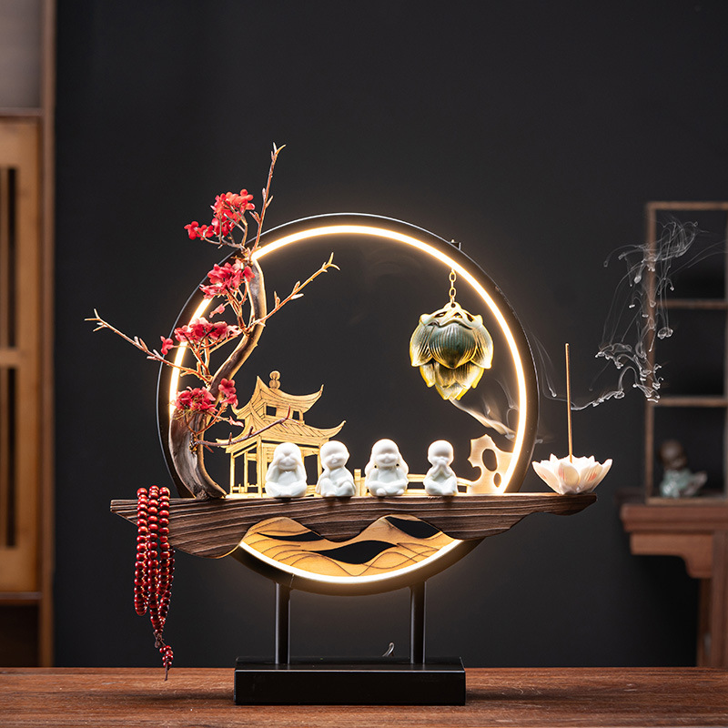 Thác Khói Trầm Hương Tứ Không – Bộ Tượng Bốn Chú Tiểu Phong Thủy Có Đèn LED & Cây Xanh Tài Lộc, Trang Trí Bàn Làm Việc (Tặng kèm chuỗi hạt 6 ly)