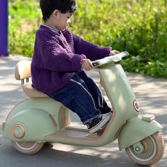 Xe máy điện Vespa 916 mẫu mới sử dụng chân ga