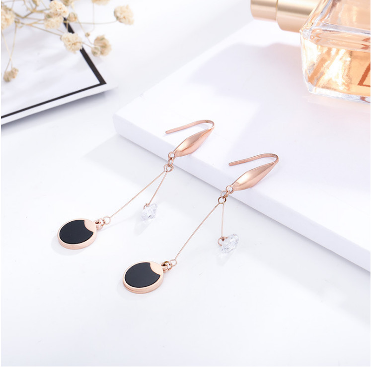 Bông Tai Tua Rua Dài Hình Tròn Đen Và Đá Zircon Titan Ko Han Rỉ TT 4350