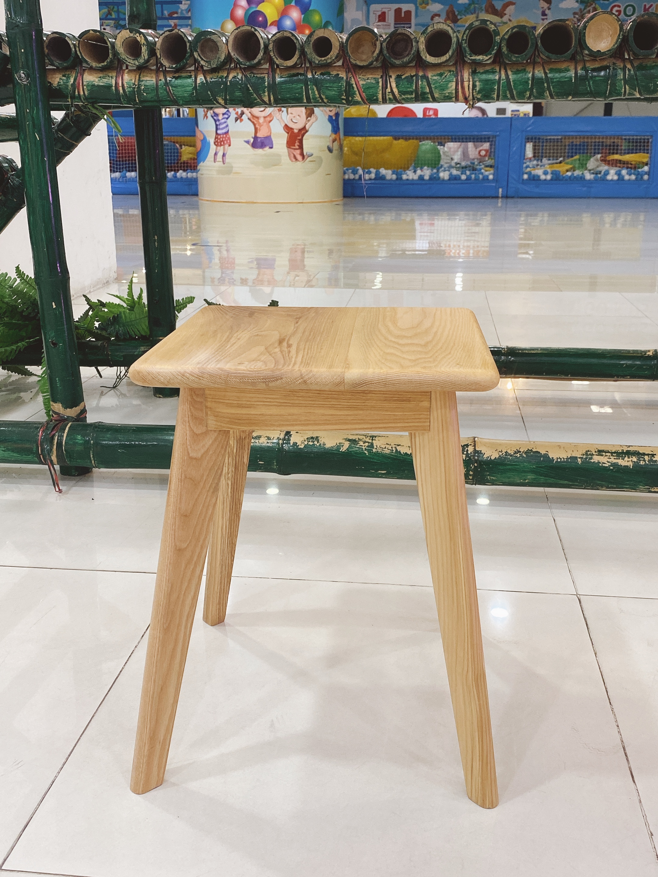 Ghế gỗ tần bì mặt vuông màu vàng tự nhiên