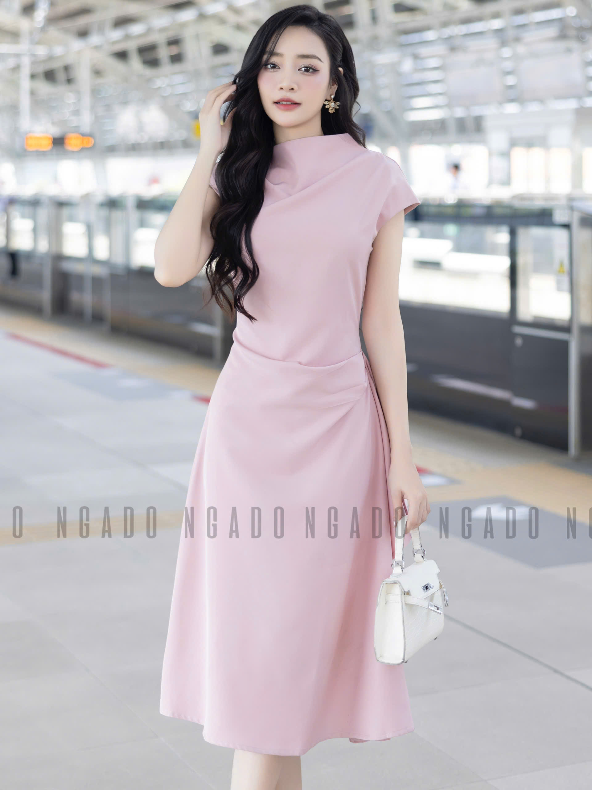 Đầm hồng cổ cao vạt xéo NGADO