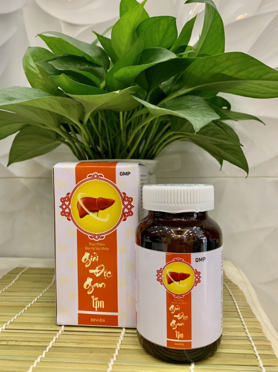 Giải Độc Gan TPN thành phần chính Cây Kế Sữa, Cà Gai Leo giúp mát gan và bảo vệ lá gan của bạn luôn khoẻ mạnh.