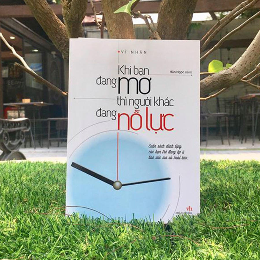 Sách- Khi Bạn Đang Mơ Thì Người Khác Đang Nỗ Lực