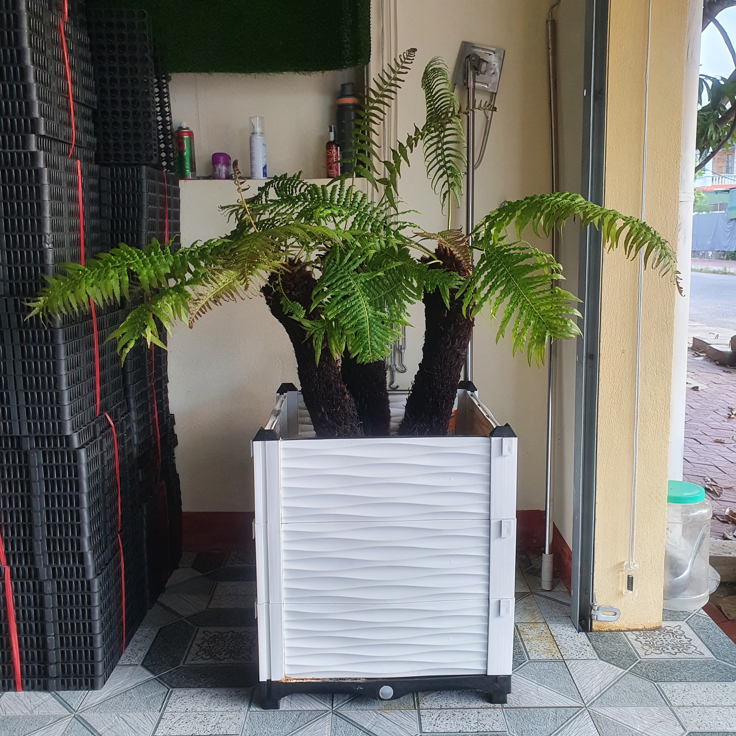 CHẬU GHÉP THÔNG MINH Cm: Bền từ 8-10 năm, phù hợp mọi cây trồng và không gian, Module tùy biến kích thước, có khay trữ và thoát nước.