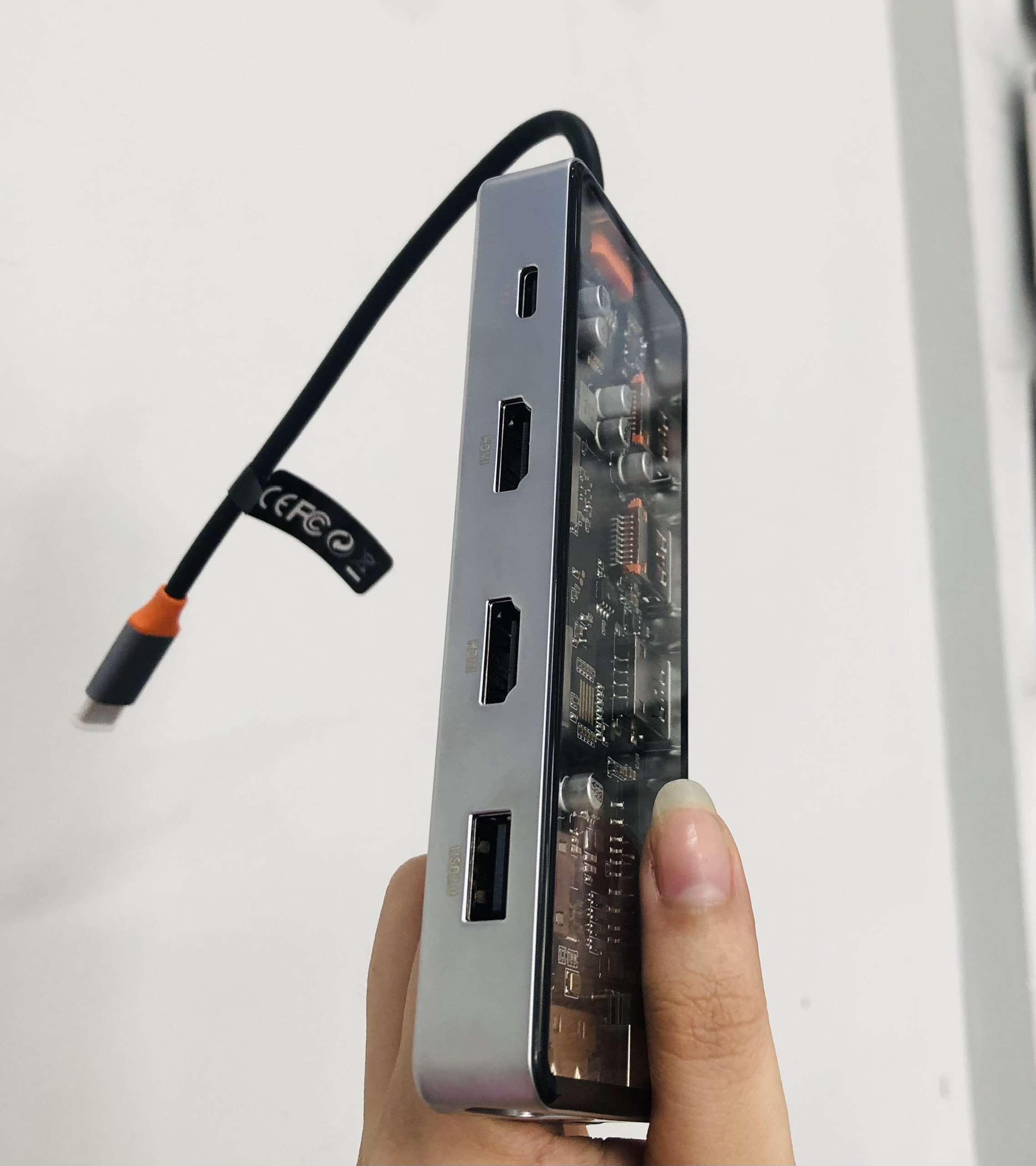 Hub Wiwu Cyber 12in1 USB-C CB012 kết nối nhiều thiết bị hơn với nhiều cổng, chất liệu nhôm và mặt nhựa trong suốt để lộ ra phần vi mạch bên trong- Hàng chính hãng