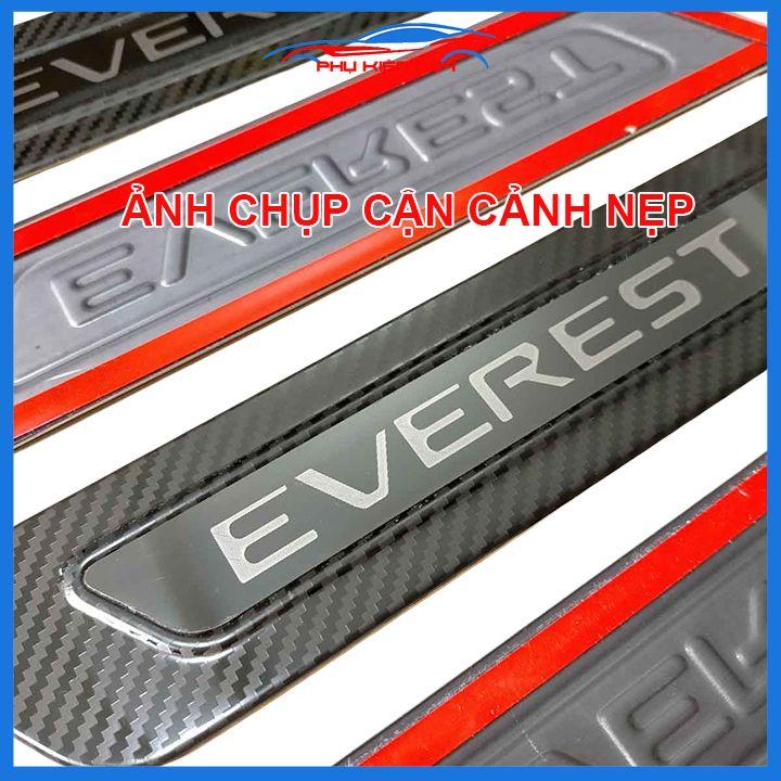 Bộ nẹp bước chân trong ngoài vân Cacbon xe Everest 2017-2018-2019-2020 chống trầy làm đẹp ô tô