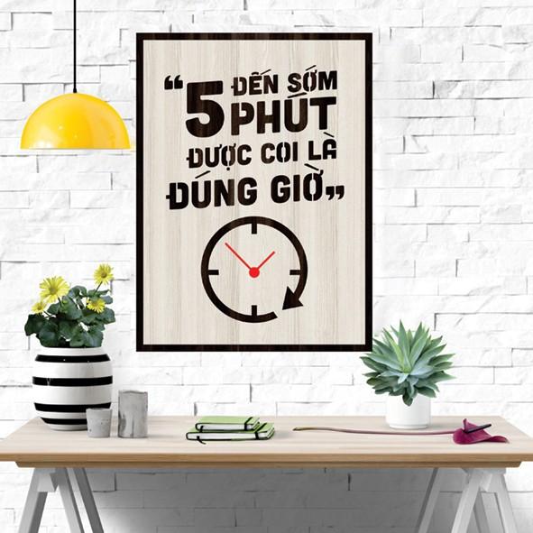 Tranh gỗ DECOR - SLOGAN tạo động lực, Truyền cảm hứng - Đến sớm 5 phút được coi là đúng giờ