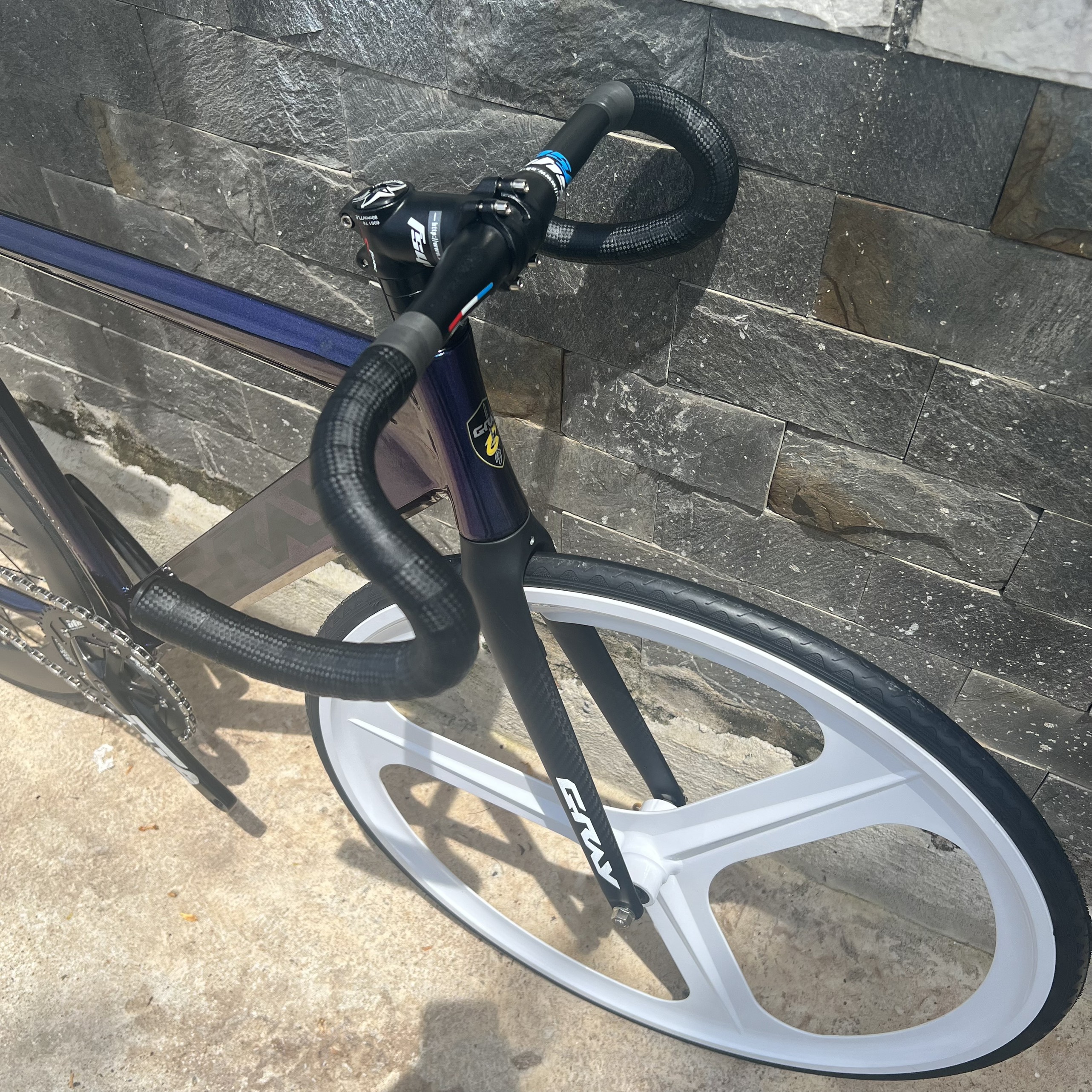 Fixed gear GRAY F15 trước 3 đao trắng sau 7cm - Xanh đổi màu chữ đen