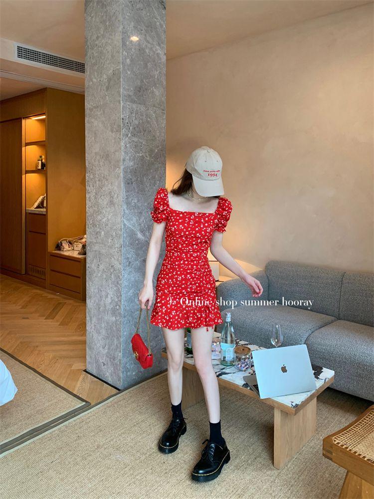 DONGSHOP Pháp Vintage màu đỏ mảnh hoa vuông cổ bong bóng tay áo đầm 2023 mùa hè eo cao hiển thị gầy váy ngắn nữ