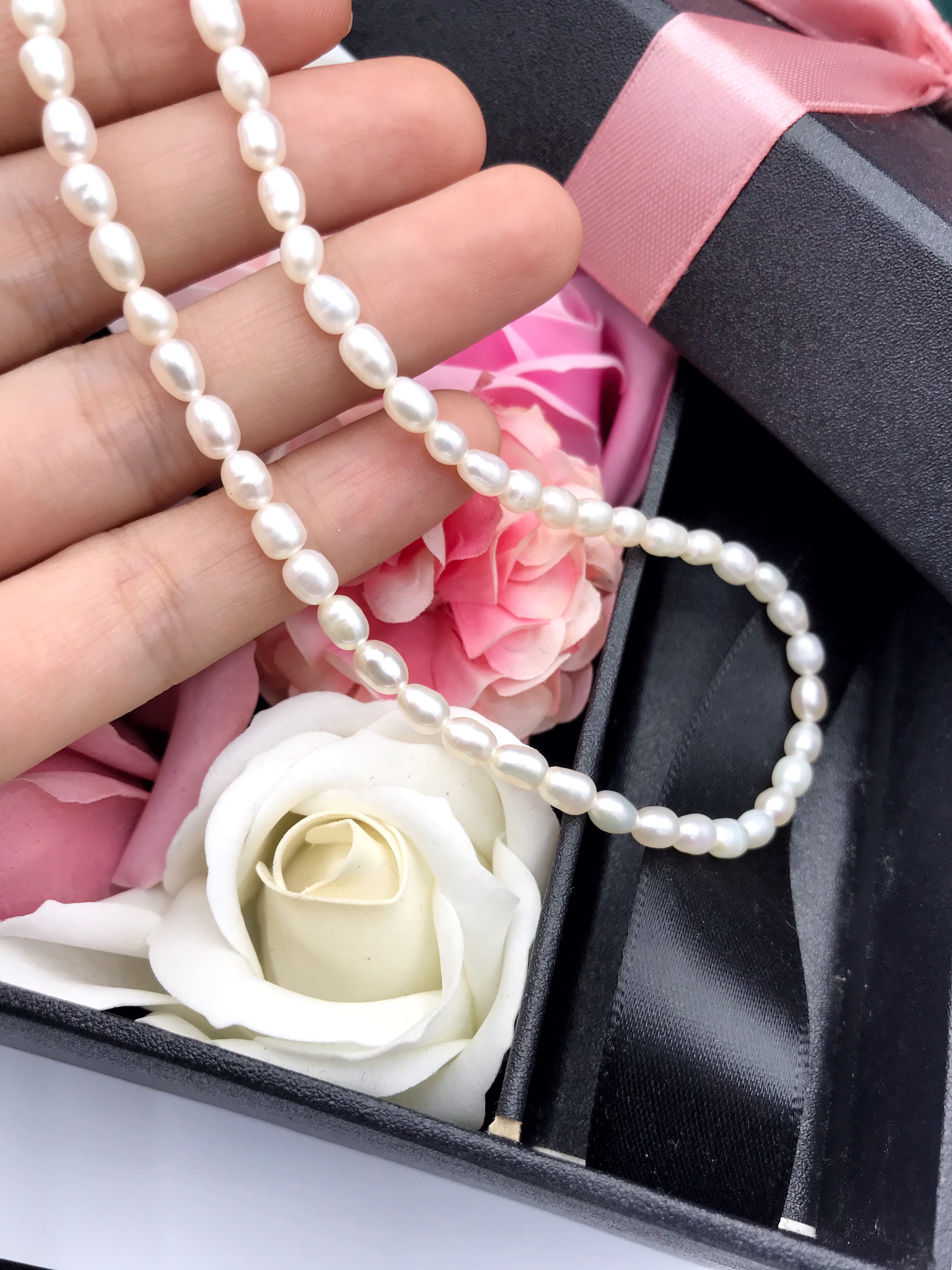 Vòng Cổ Dây Chuyền Ngọc Trai Nuôi Hạt Gạo 3-4 ly Nhỏ Nhắn, Vòng Cổ Choker Ngọc Trai Thật 100%, Đẹp Tự Nhiên 38cm- Bạc Hiểu Minh NT001